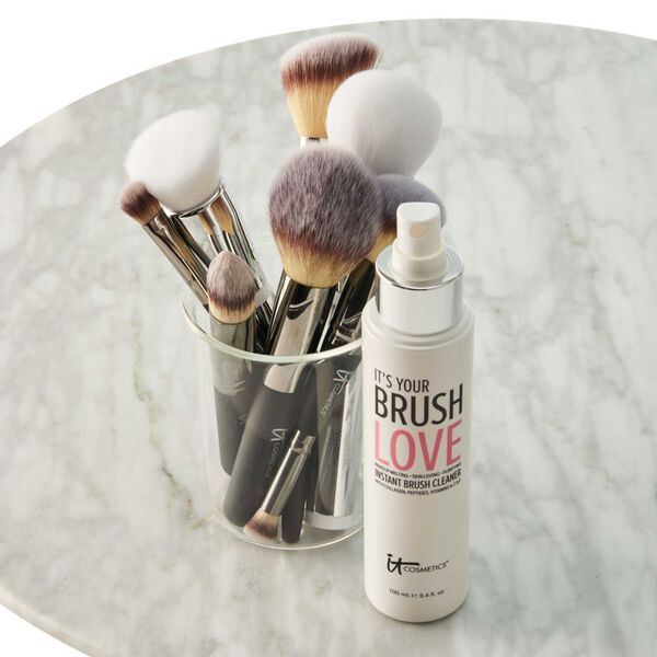 Heavenly Luxe Wand Ball Powder Brush #8 It Cosmetics
