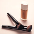 Real Flawless Foundation Brush Laura Mercier