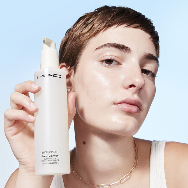 Hyper Real Fresh Canvas Cleansing Oil MAC